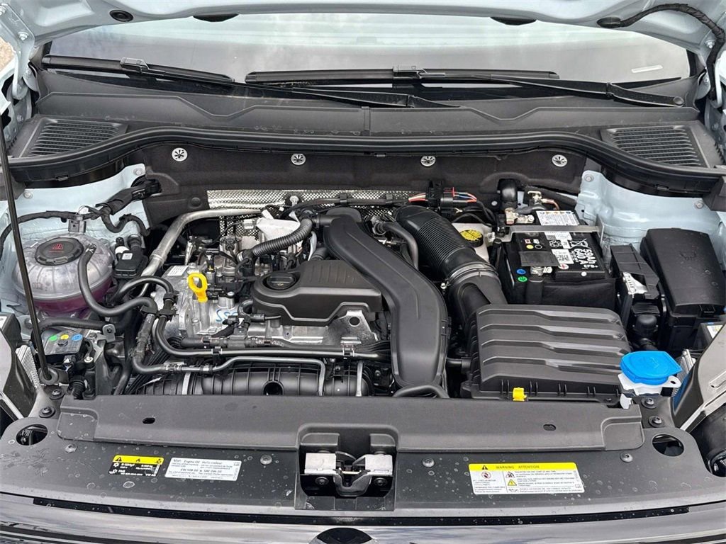 New 2025 Volkswagen Taos SE image 10
