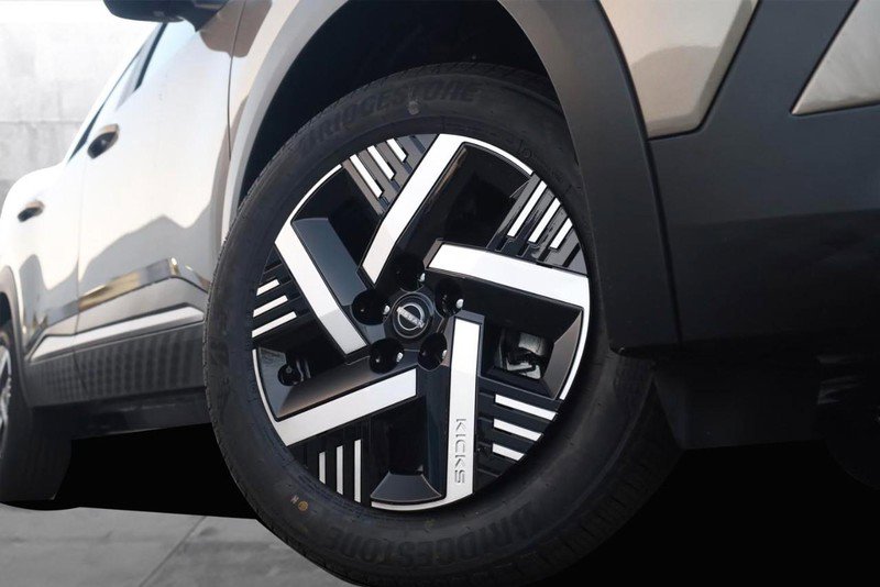 New 2026 Nissan Kicks SV w/ SV Premium Package image 3