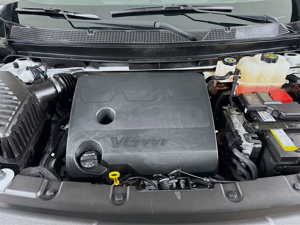 Used 2023 Chevrolet Traverse LT w/ Rear Camera Mirror Package image 32