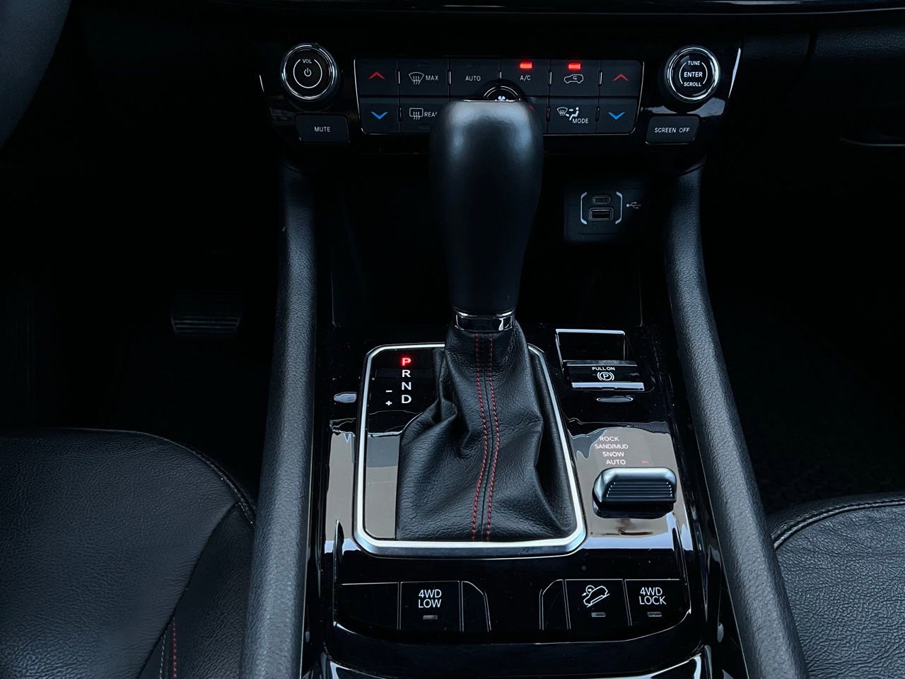 Used 2025 Jeep Compass Trailhawk image 23