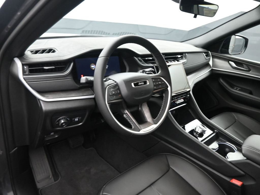 New 2025 Jeep Grand Cherokee L Limited w/ Black Appearance Package image 33