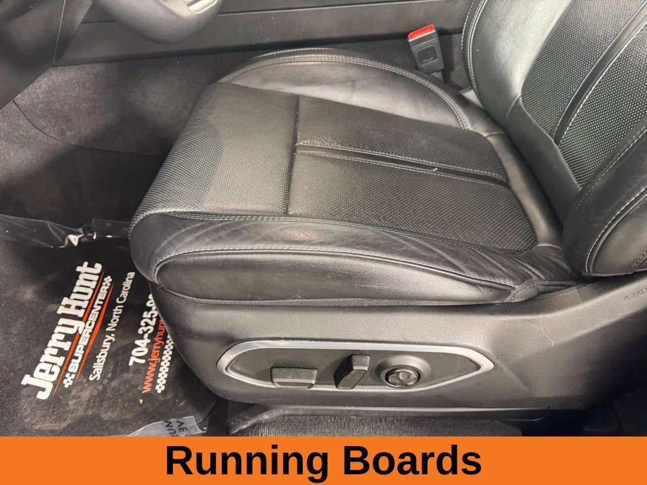 Used 2024 Jeep Wagoneer L Series II w/ Flexible Seating Group image 13