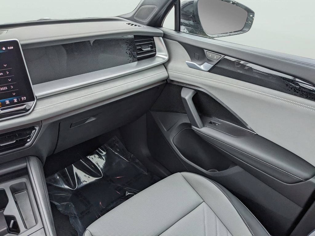 New 2026 Volkswagen Tiguan SE R-Line AWD/4WD image 18