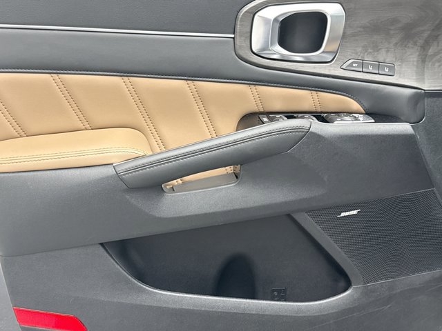 Used 2025 Kia Sorento SX Prestige w/ Olive Brown Leather Package AWD/4WD image 9