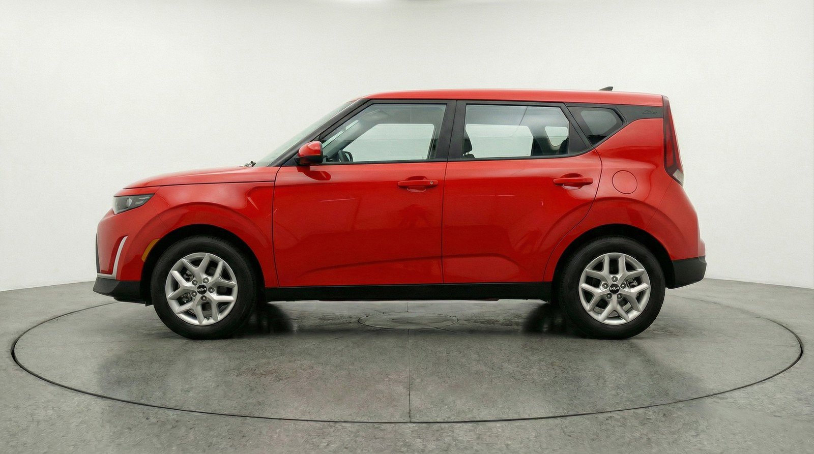 Used 2025 Kia Soul LX w/ LX Technology Package FWD image 5