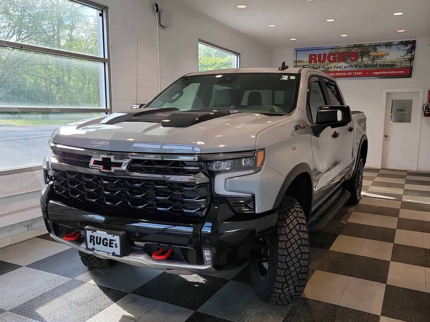 Used 2025 Chevrolet Silverado 1500 ZR2 AWD/4WD image 2