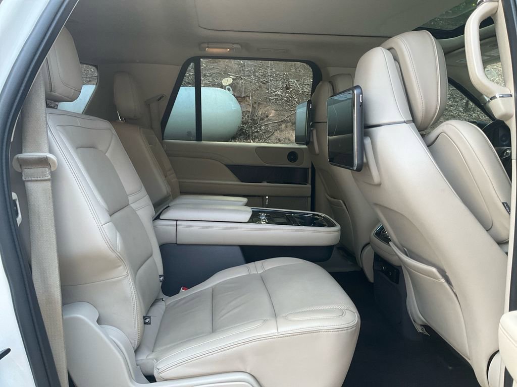 Used 2018 Lincoln Navigator L Reserve w/ Technology Package AWD/4WD image 13