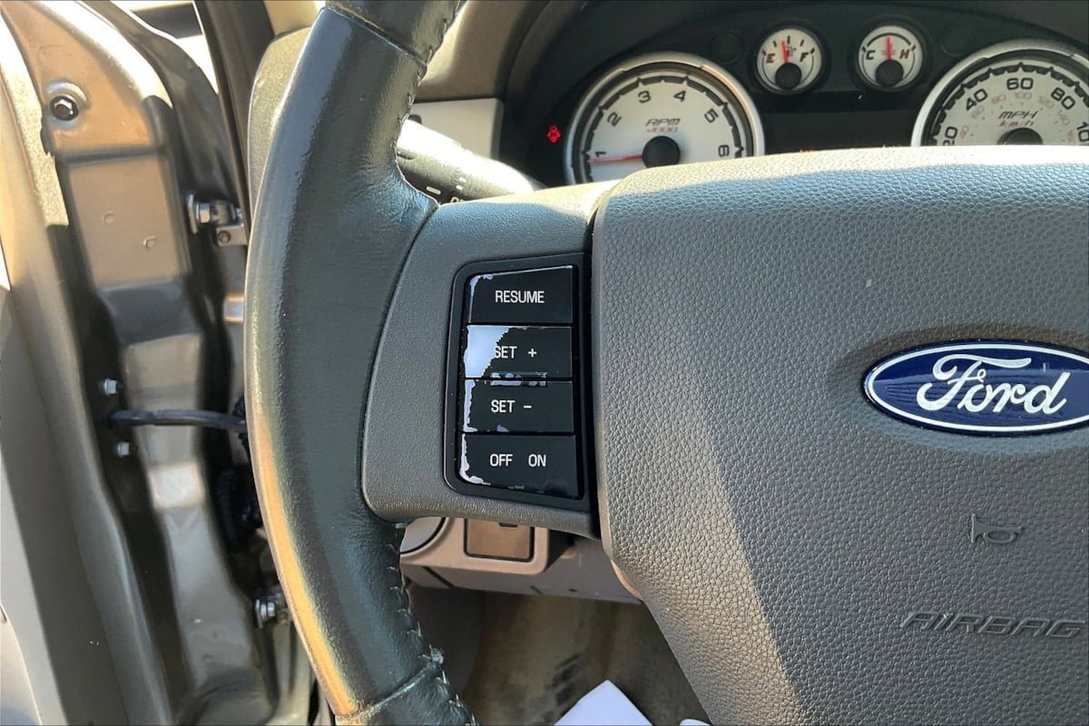 Used 2008 Ford Focus SE FWD image 11
