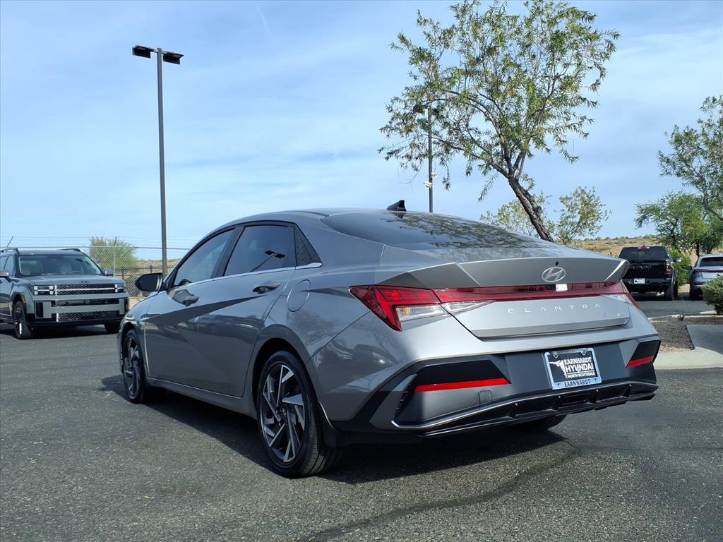 Certified 2025 Hyundai Elantra Limited FWD image 4