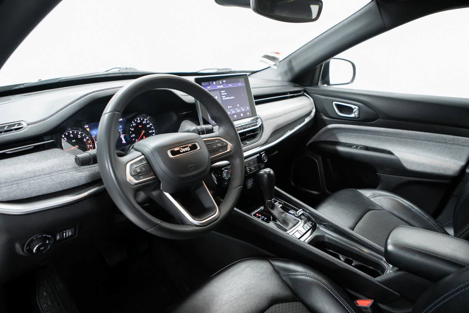 Used 2023 Jeep Compass Latitude image 4