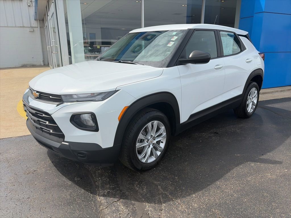 Used 2023 Chevrolet TrailBlazer LS AWD/4WD image 3