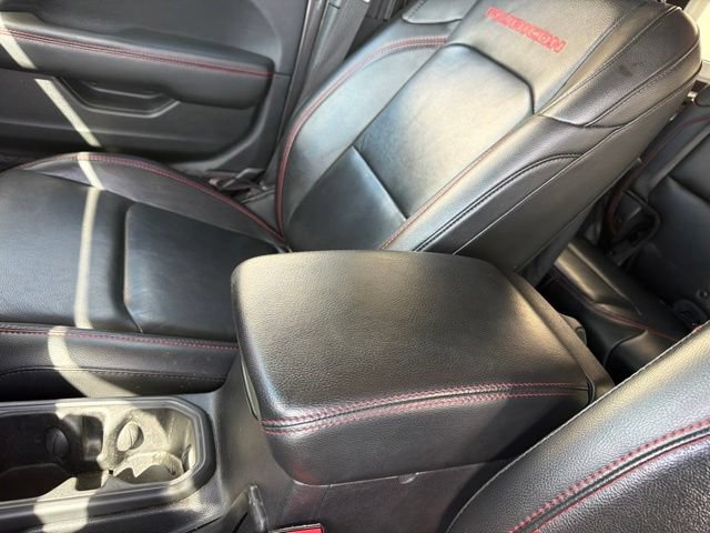 Used 2018 Jeep Wrangler Unlimited Rubicon w/ Dual Top Group AWD/4WD image 28