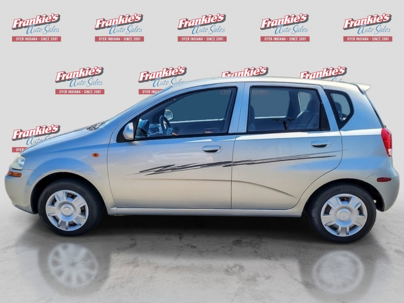 Used 2004 Chevrolet Aveo Hatchback FWD image 2