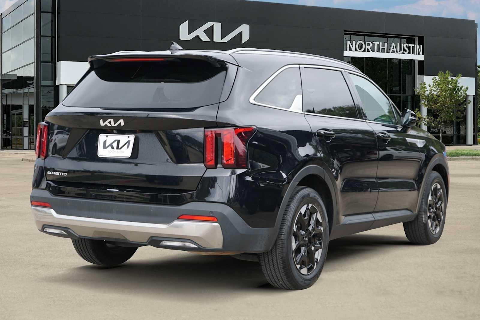Used 2024 Kia Sorento S FWD image 5