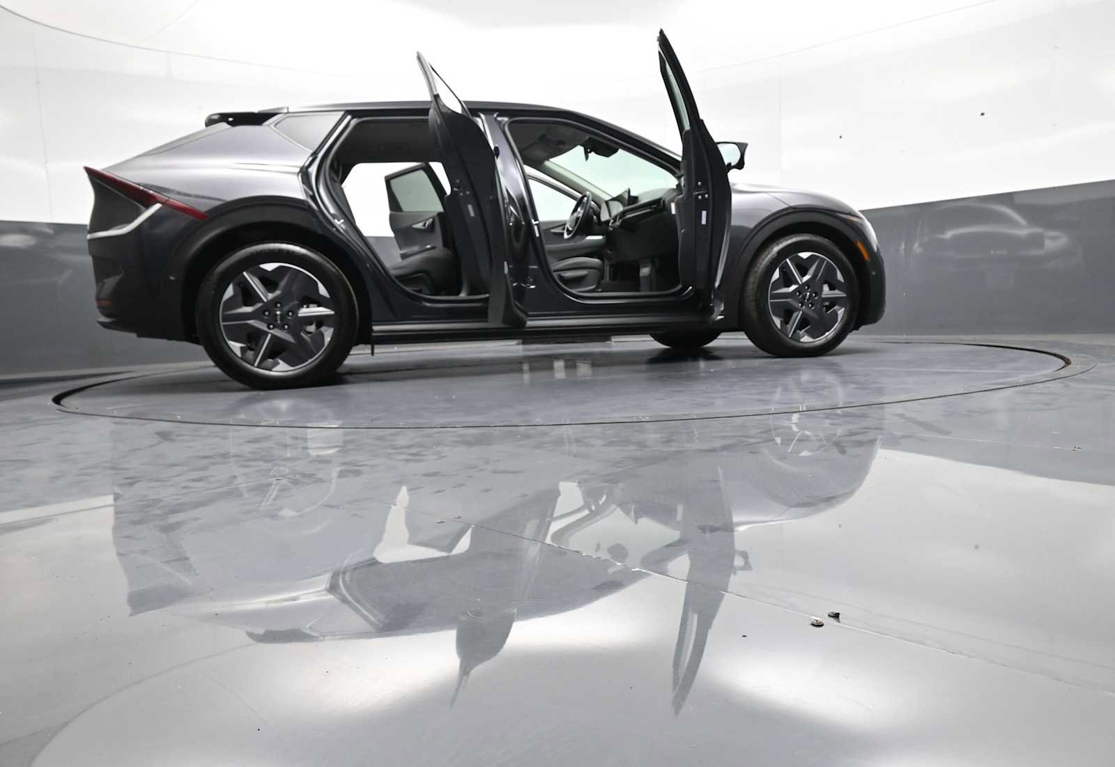 Certified 2025 Kia EV6 Light w/ Light LR Technology Package AWD/4WD image 47