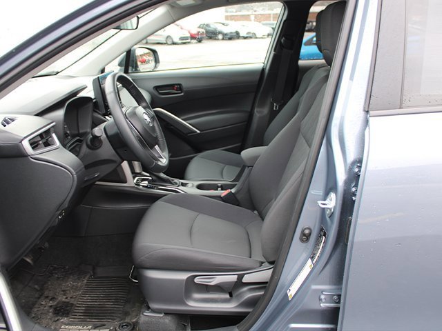 Used 2025 Toyota Corolla Cross LE image 12