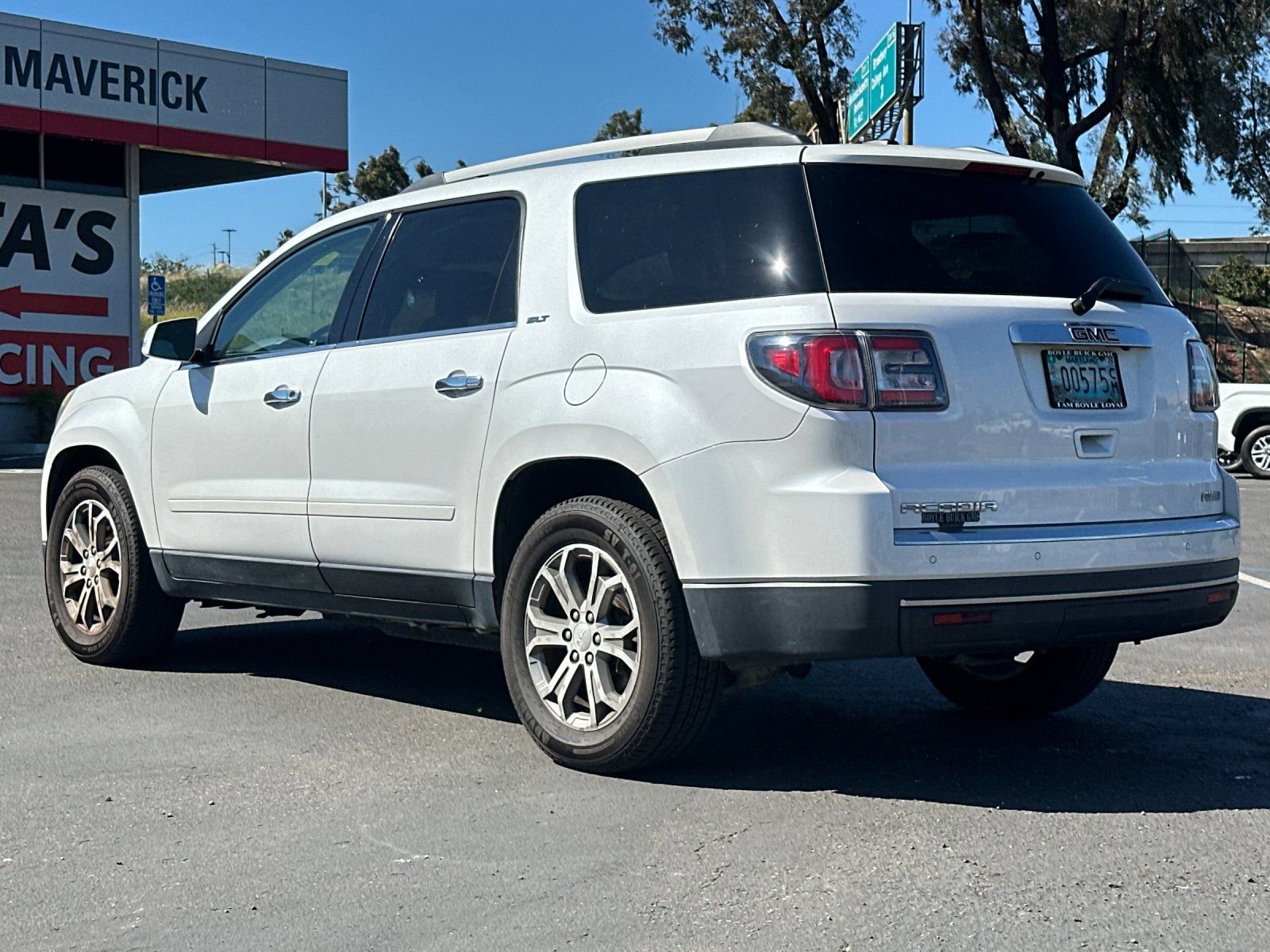 Used 2016 GMC Acadia SLT image 3