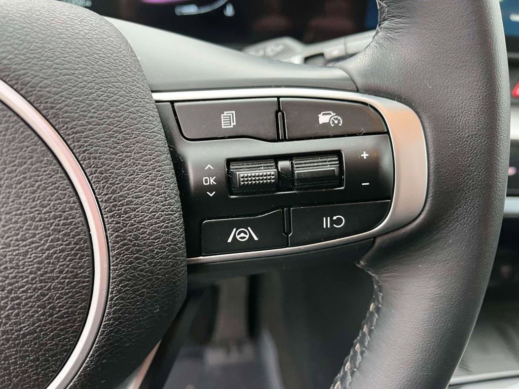 Used 2024 Kia Sportage EX image 19