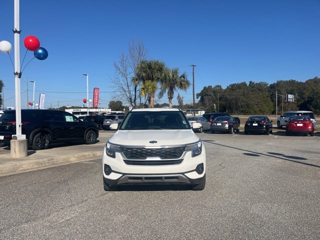 Used 2021 Kia Seltos EX image 2