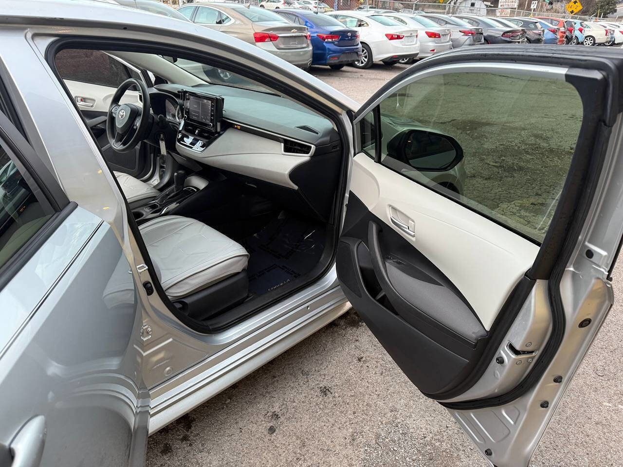 Used 2021 Toyota Corolla LE image 15