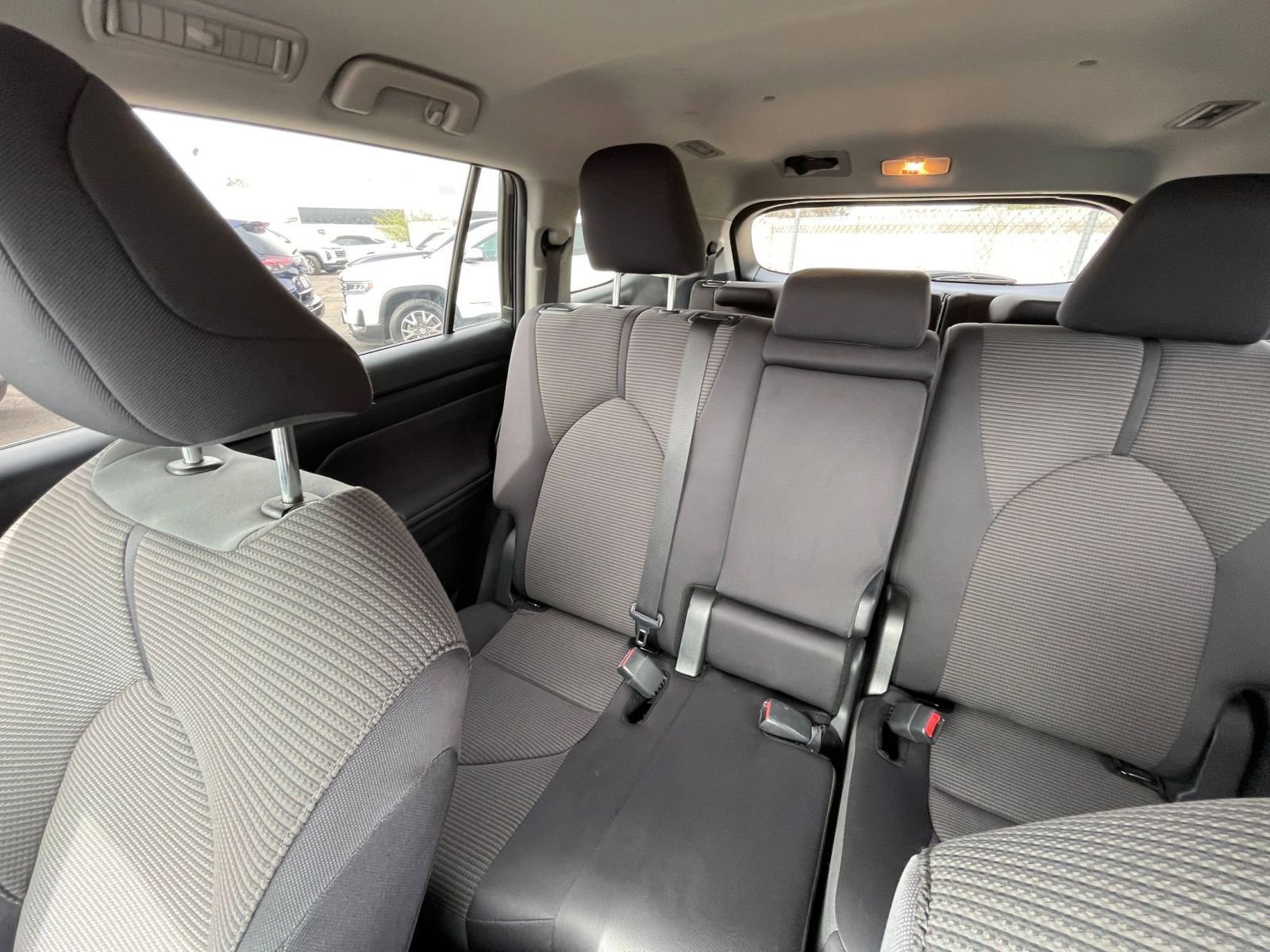 Used 2025 Toyota Highlander LE image 41