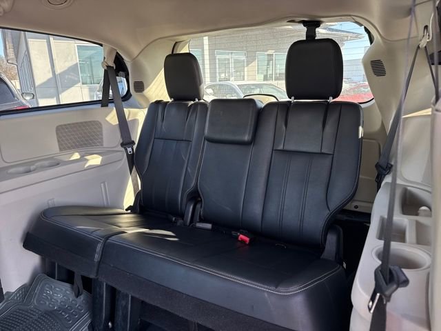 Used 2016 Chrysler Town & Country Touring image 11