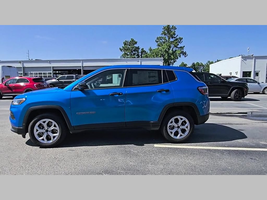 Used 2025 Jeep Compass Sport AWD/4WD image 27