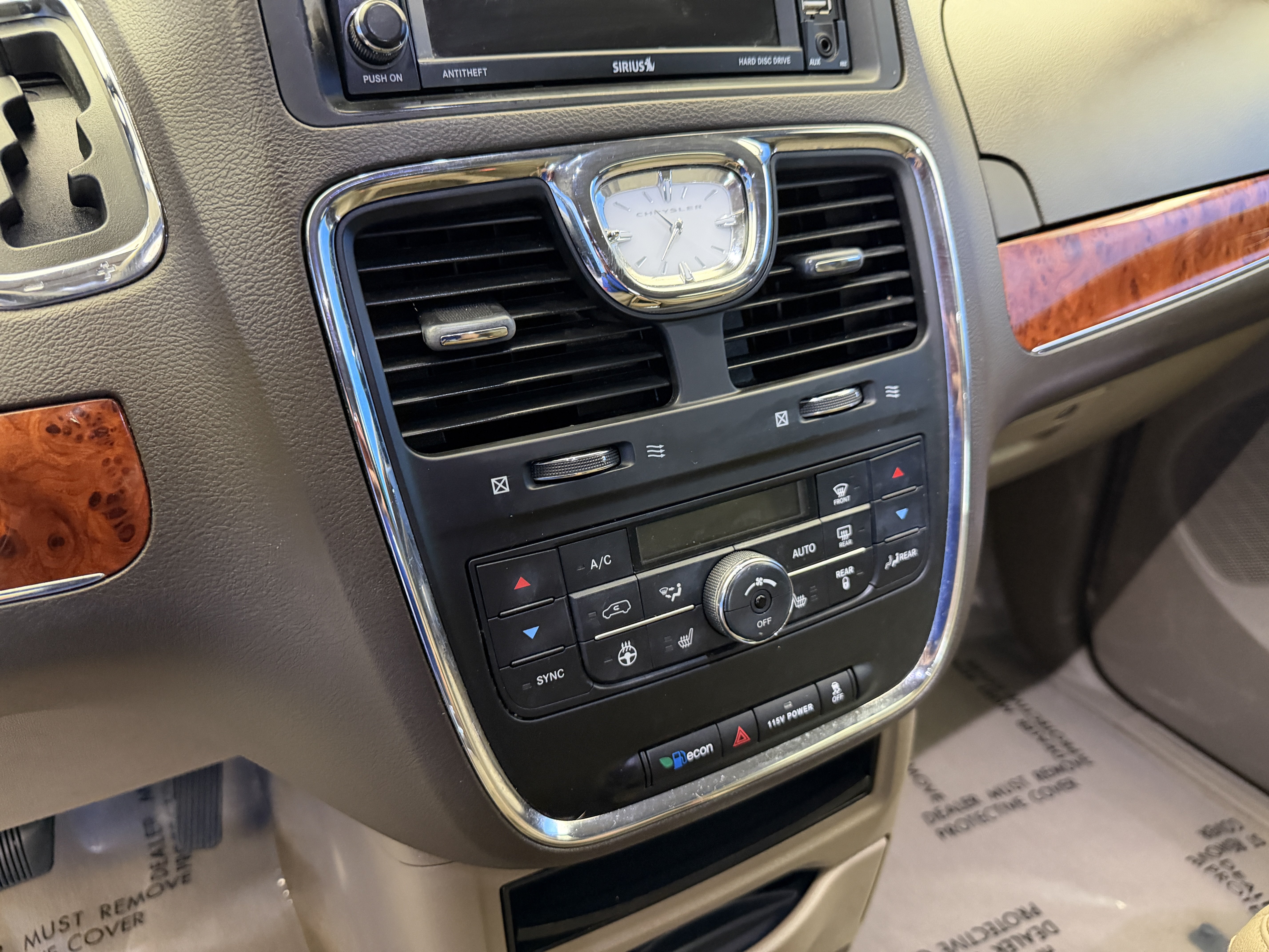 Used 2015 Chrysler Town & Country Touring w/ Driver Convenience Group FWD image 24