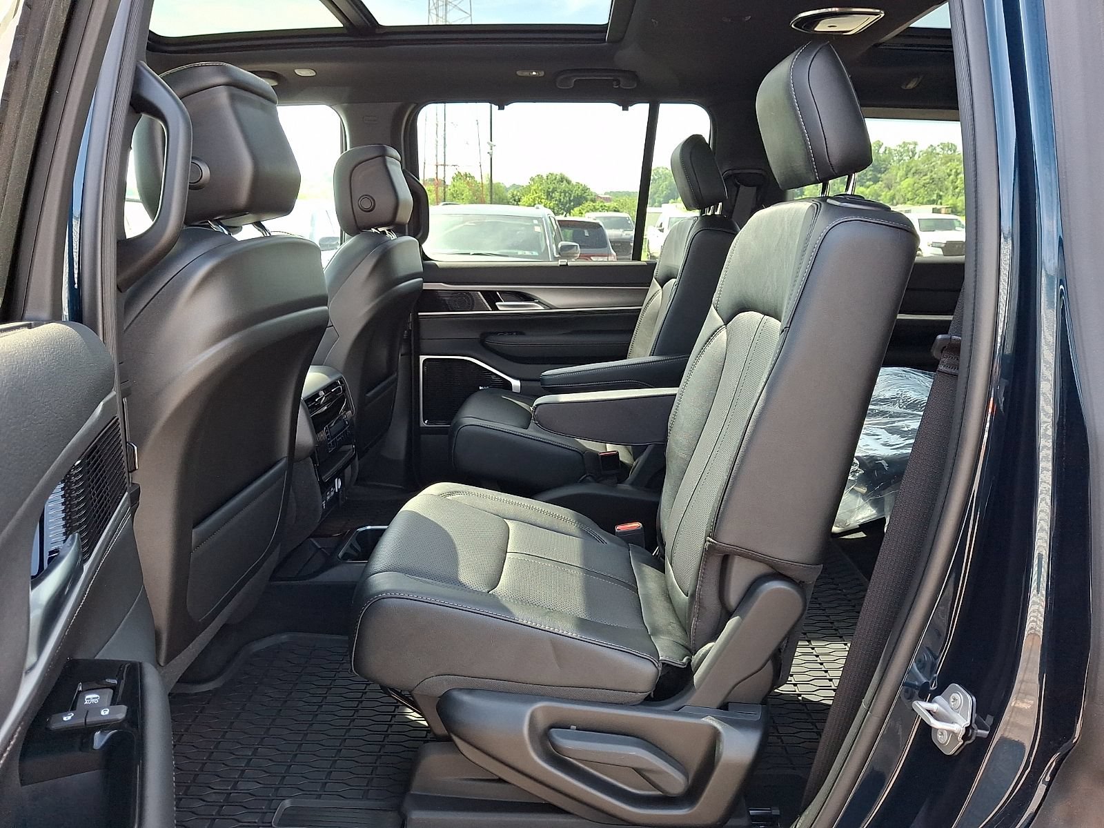 New 2026 Jeep Grand Wagoneer Limited AWD/4WD image 7