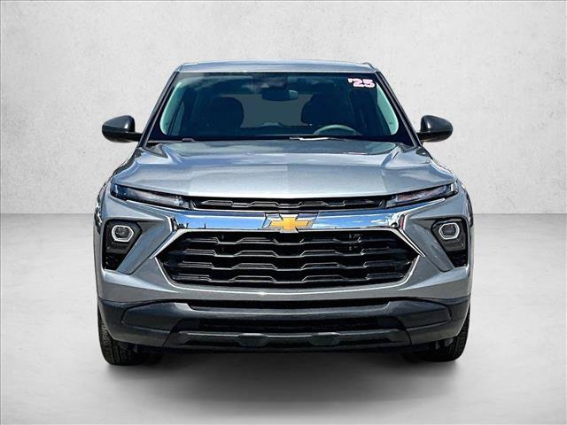 Used 2025 Chevrolet TrailBlazer LS FWD image 3