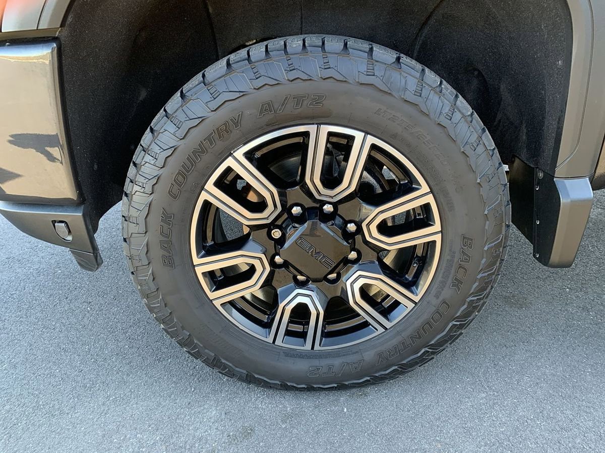Used 2020 GMC Sierra 2500 AT4 w/ AT4 Premium Package image 11