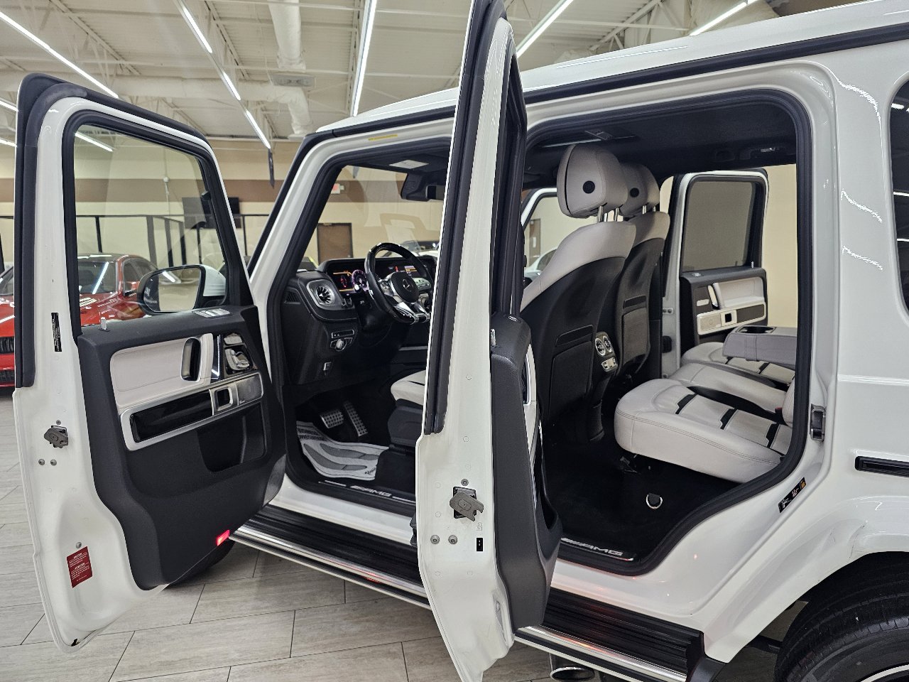 Used 2021 Mercedes-Benz G 63 AMG 4MATIC w/ G Manufaktur Interior Package image 15