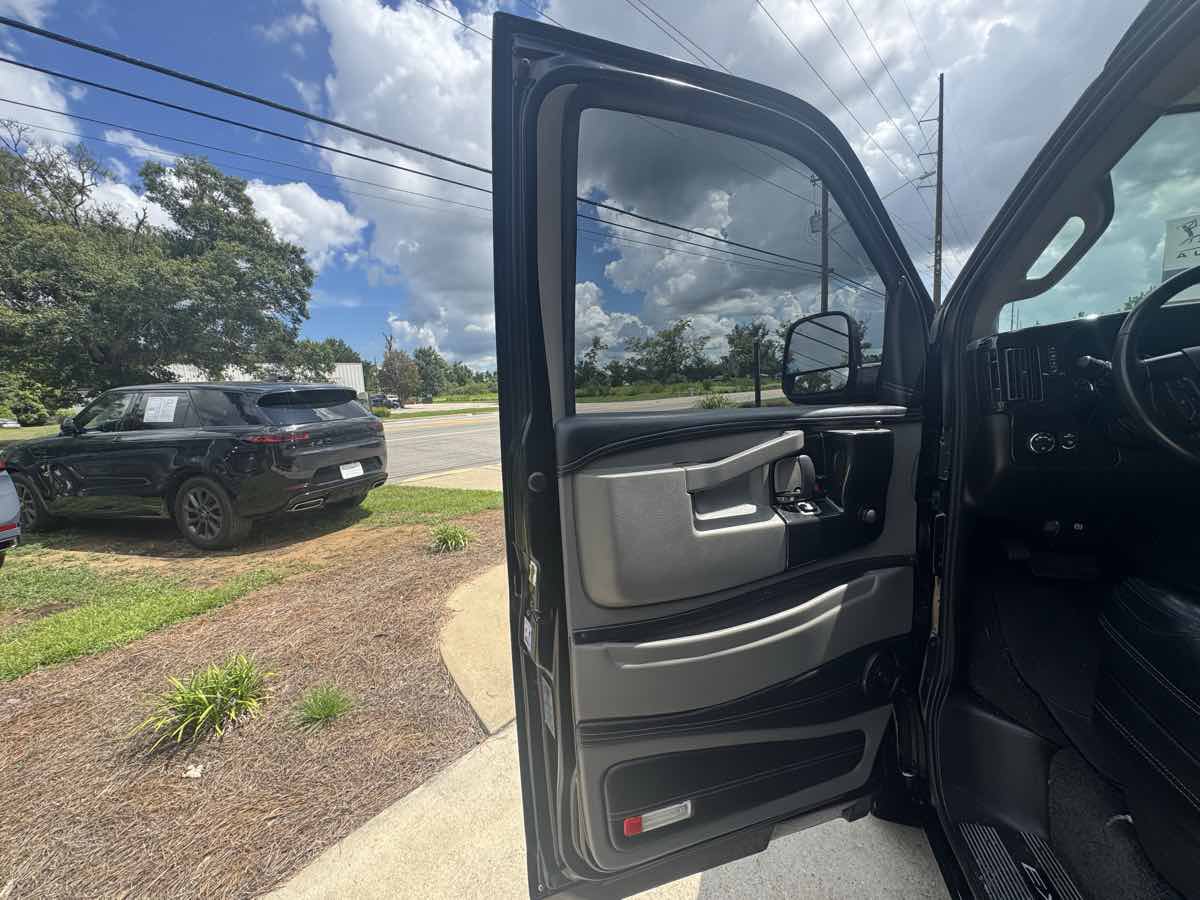 Used 2021 Chevrolet Express 2500 w/ Enhanced Convenience Package RWD image 27