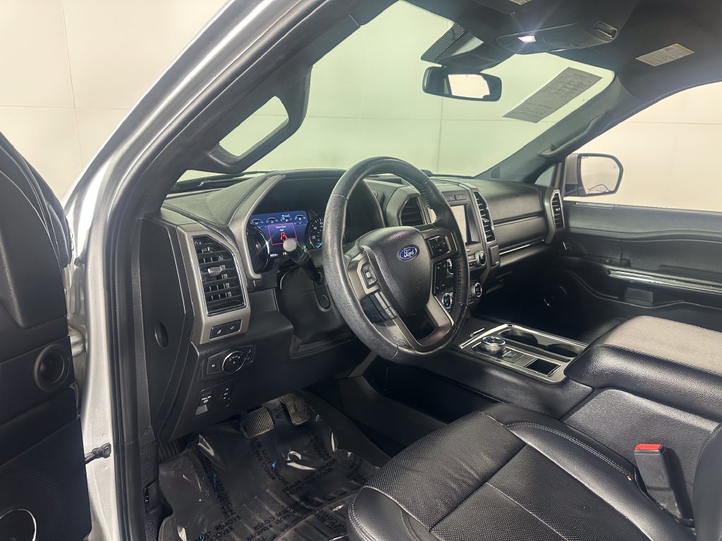 Used 2019 Ford Expedition XLT w/ Equipment Group 202A RWD image 16
