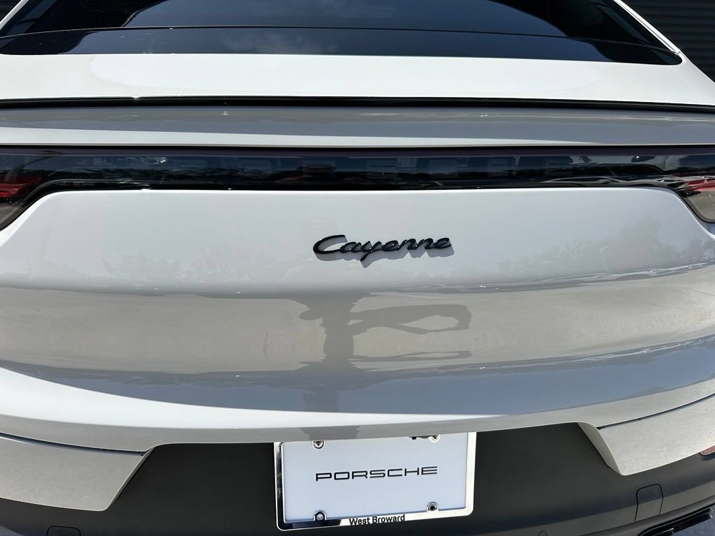 Certified 2023 Porsche Cayenne Platinum Edition AWD/4WD image 14