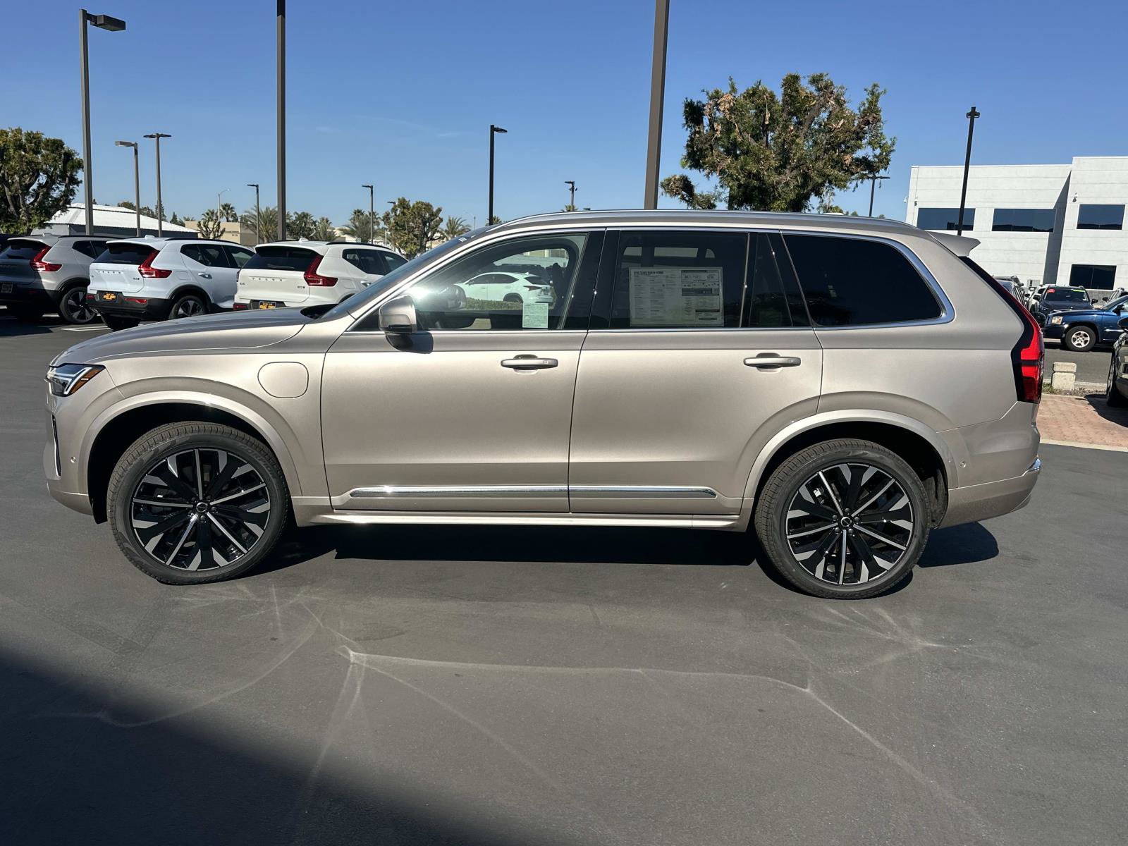 New 2026 Volvo XC90 T8 Plus AWD/4WD image 4