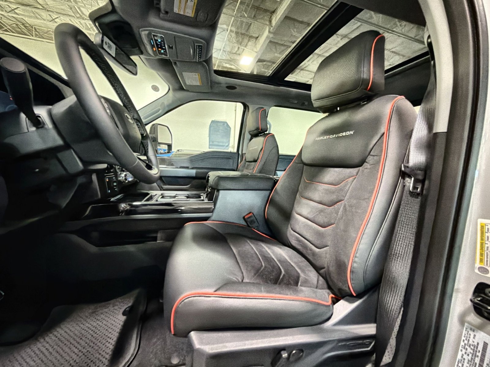 New 2026 Ford F250 Lariat w/ Black Appearance Package image 25