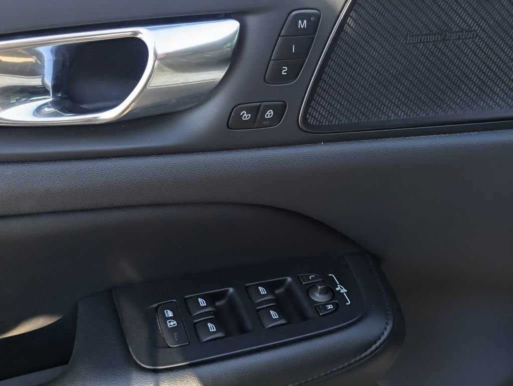 Used 2024 Volvo S60 B5 Ultimate image 25