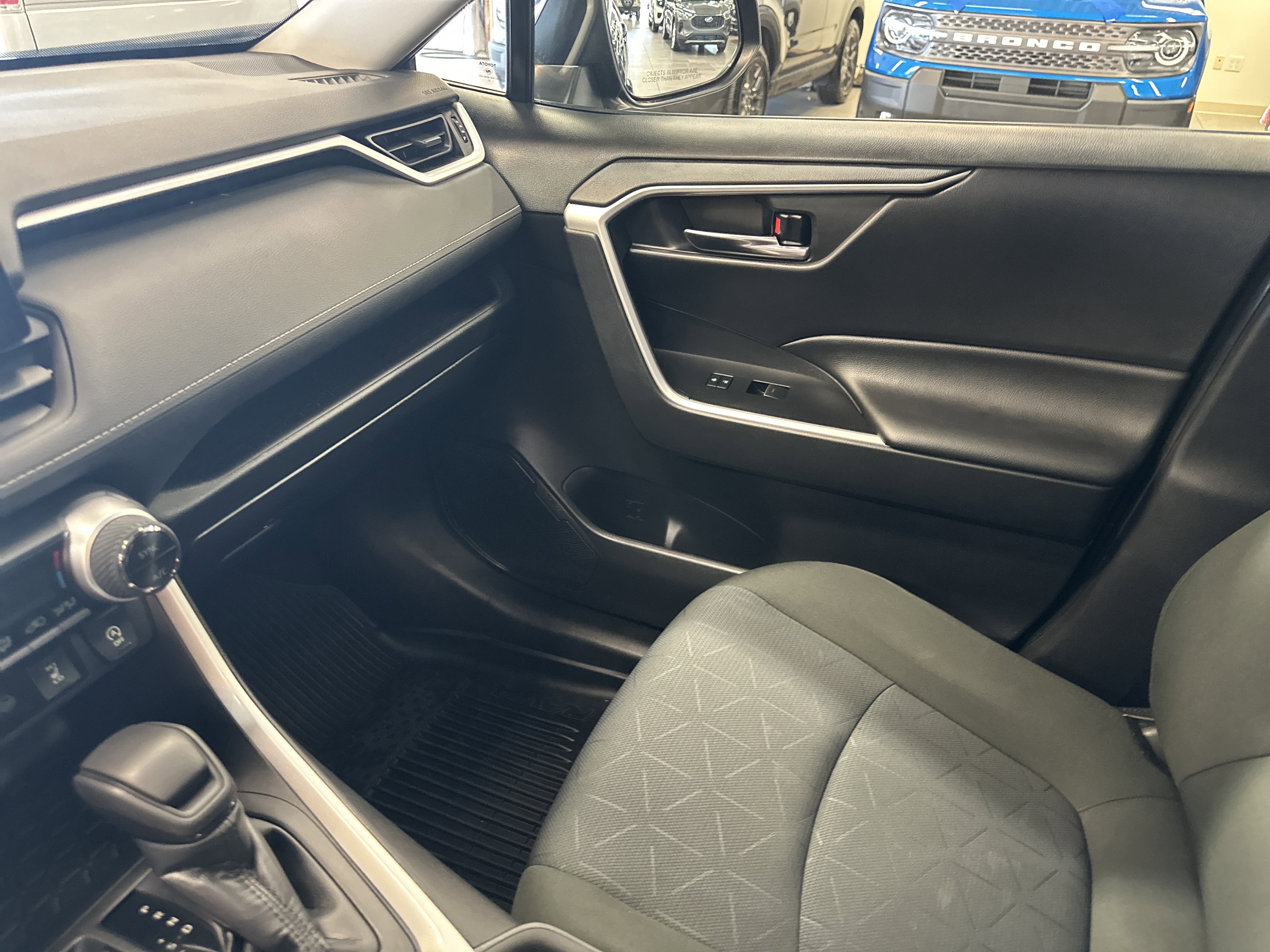 Used 2022 Toyota RAV4 XLE w/ Convenience Package image 25