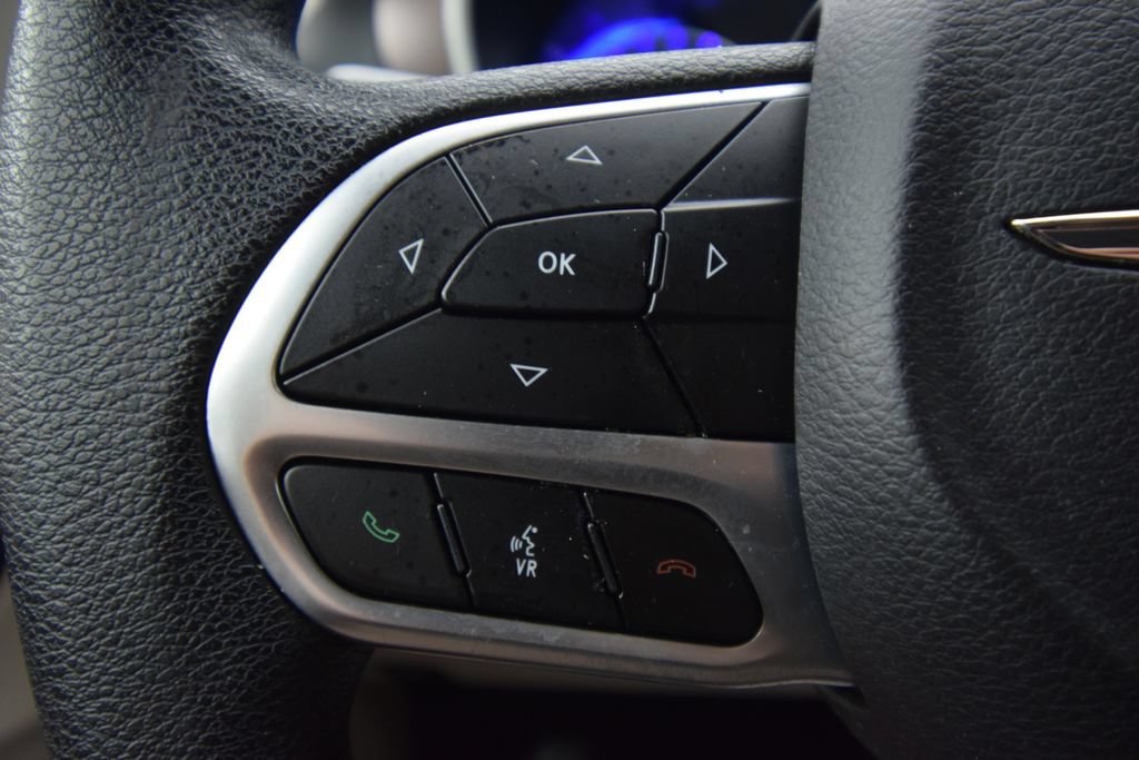 Used 2019 Chrysler Pacifica L FWD image 33