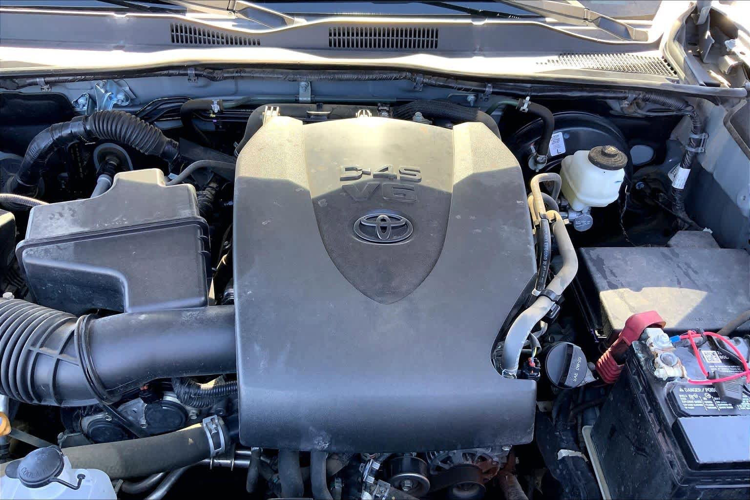 Used 2021 Toyota Tacoma SR5 w/ Technology Package AWD/4WD image 32