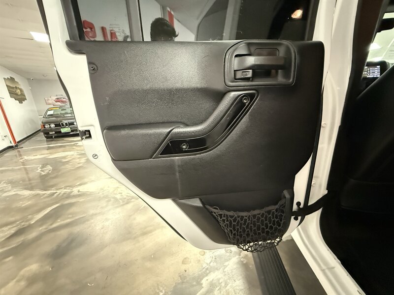 Used 2015 Jeep Wrangler Unlimited Sahara AWD/4WD image 15