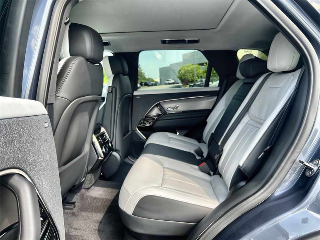 New 2025 Land Rover Range Rover Sport Dynamic SE image 15