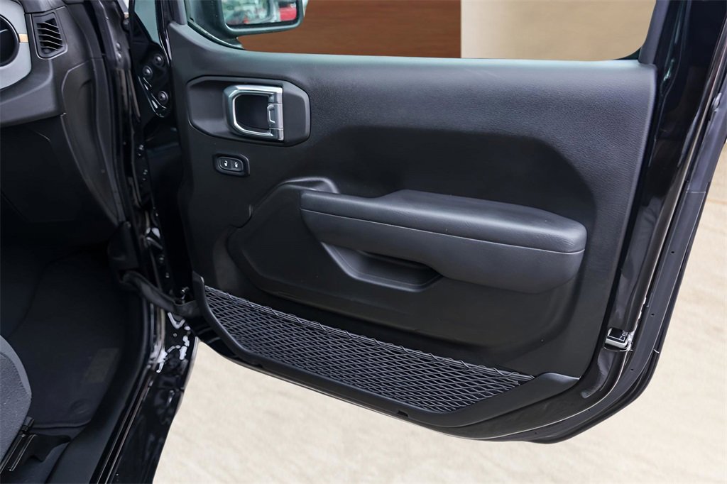 Used 2025 Jeep Wrangler Sport S image 27