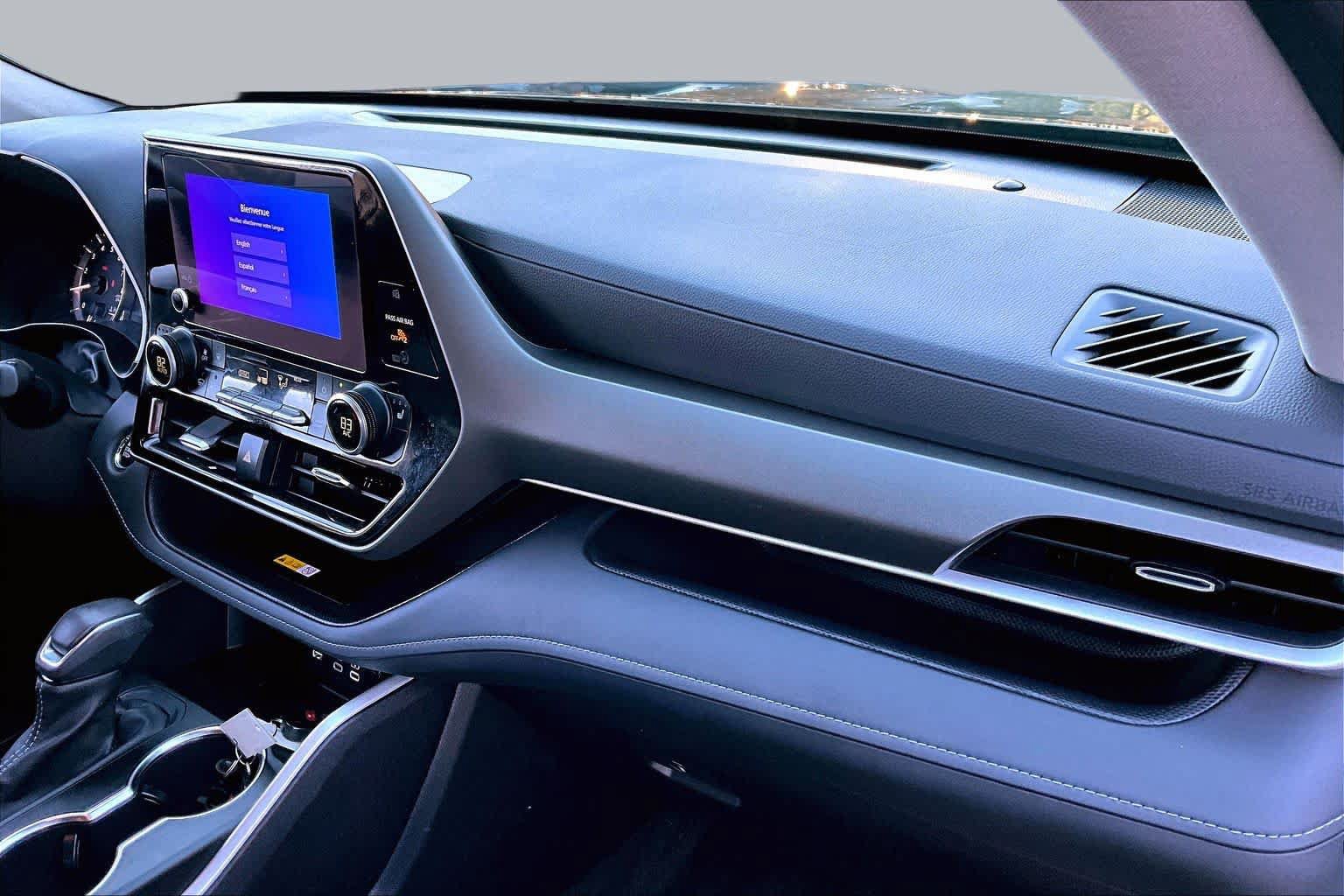 Used 2023 Toyota Highlander XLE AWD/4WD image 18