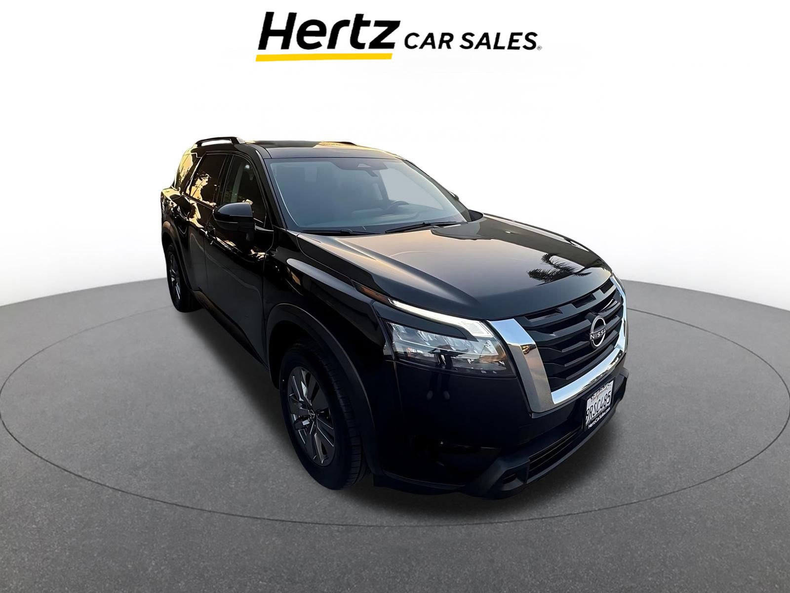 Used 2025 Nissan Pathfinder SV image 1