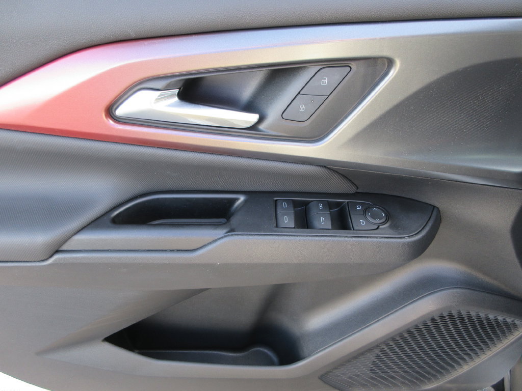 Certified 2024 Chevrolet Equinox EV RS FWD image 23