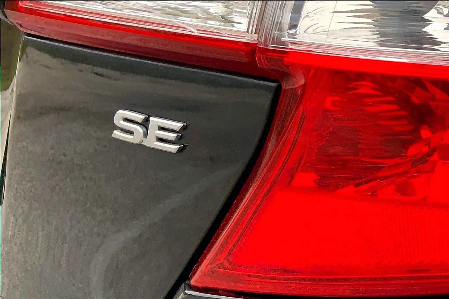 Used 2012 Toyota Camry SE FWD image 29