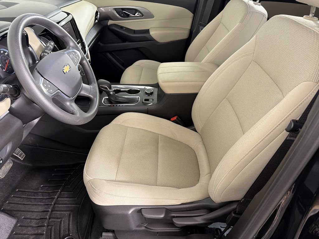 Used 2023 Chevrolet Traverse LS w/ Safety Package image 7