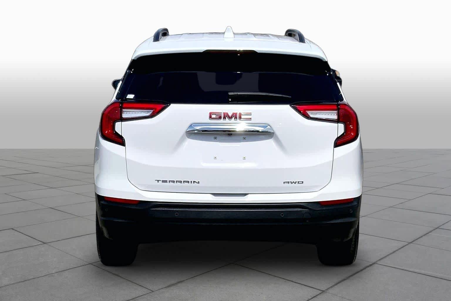 Used 2022 GMC Terrain SLE w/ Driver Convenience Package image 5
